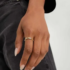 Rings<Mejuri Angled Diamond Station Ring