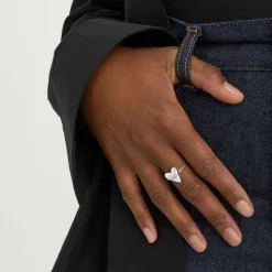 Rings<Mejuri Heart Pav Diamond Ring