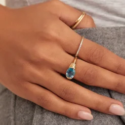 Rings<Mejuri Heirloom Ring