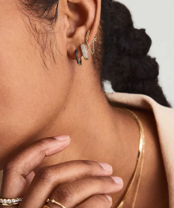 Earrings<Mejuri Pav Diamond Huggie Hoops