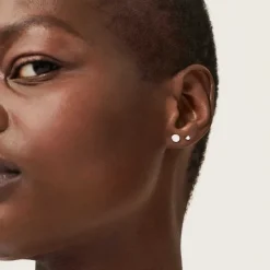 Earrings<Mejuri Pav Diamond Round Studs