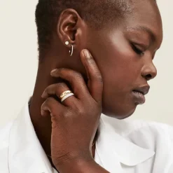 Earrings<Mejuri Pav Diamond Round Studs