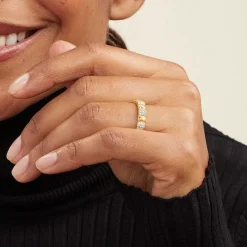 Rings<Mejuri Pav Diamond Soft Charlotte Ring