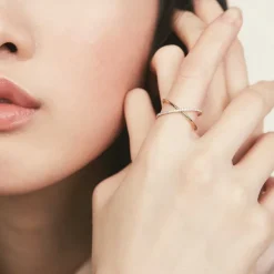 Rings<Mejuri Pav Diamond X Ring