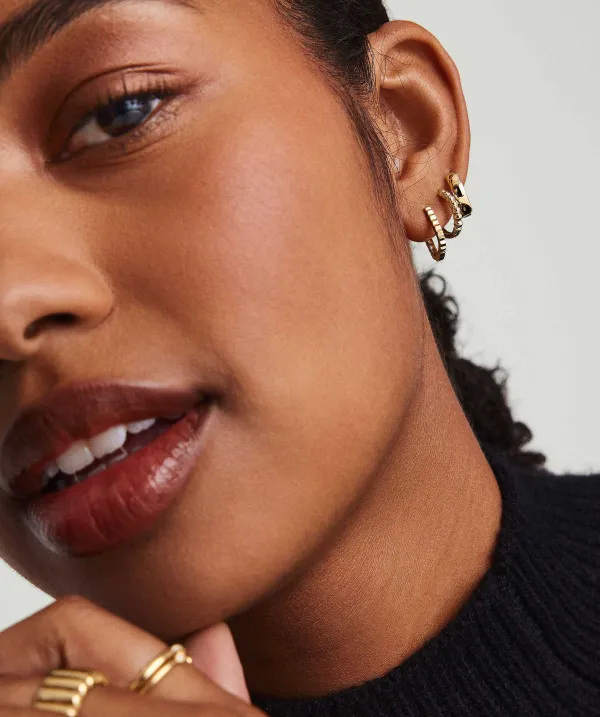 Earrings<Mejuri Pleated Huggie U Hoop