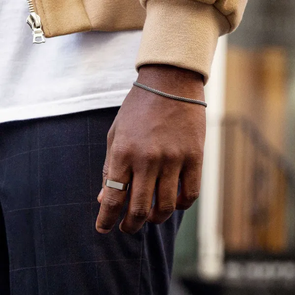 Rings<Mejuri Slim Rectangular Signet Ring