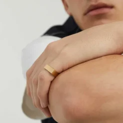 Rings<Mejuri Slim Rectangular Signet Ring