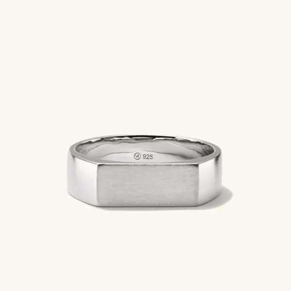 Rings<Mejuri Slim Rectangular Signet Ring