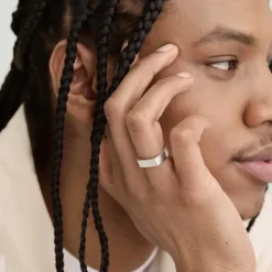 Rings<Mejuri Slim Rectangular Signet Ring