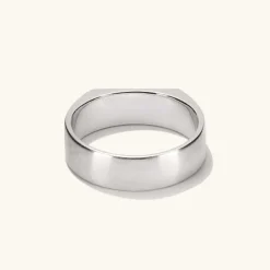 Rings<Mejuri Slim Rectangular Signet Ring